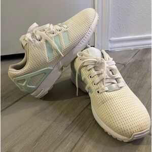 Women’s Adidas Torsion Sneakers Size 7